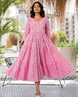 Pink Dresses & Gowns for Women